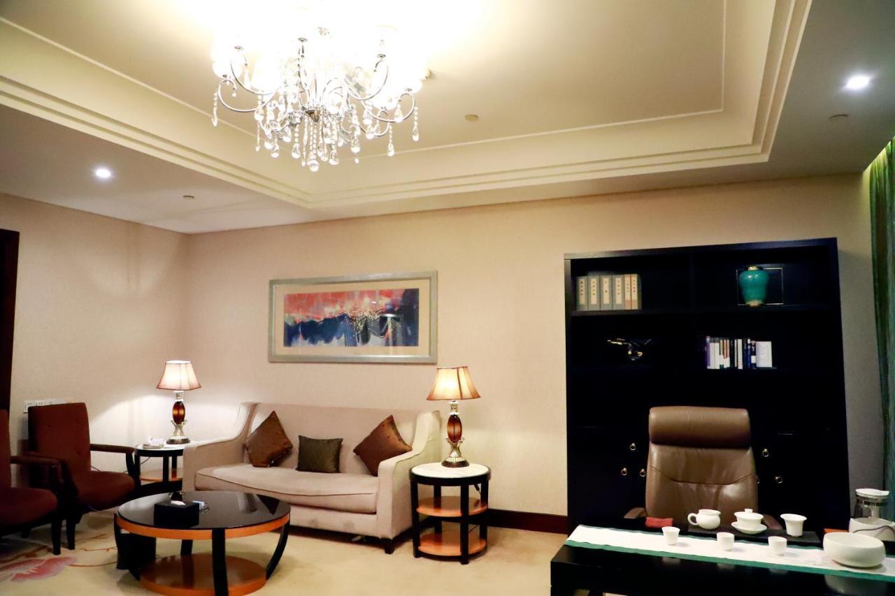 Wyndham Xinyang Downtown Hotel Ngoại thất bức ảnh