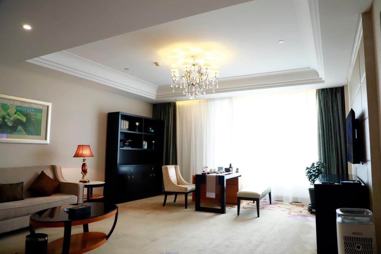 Wyndham Xinyang Downtown Hotel Ngoại thất bức ảnh